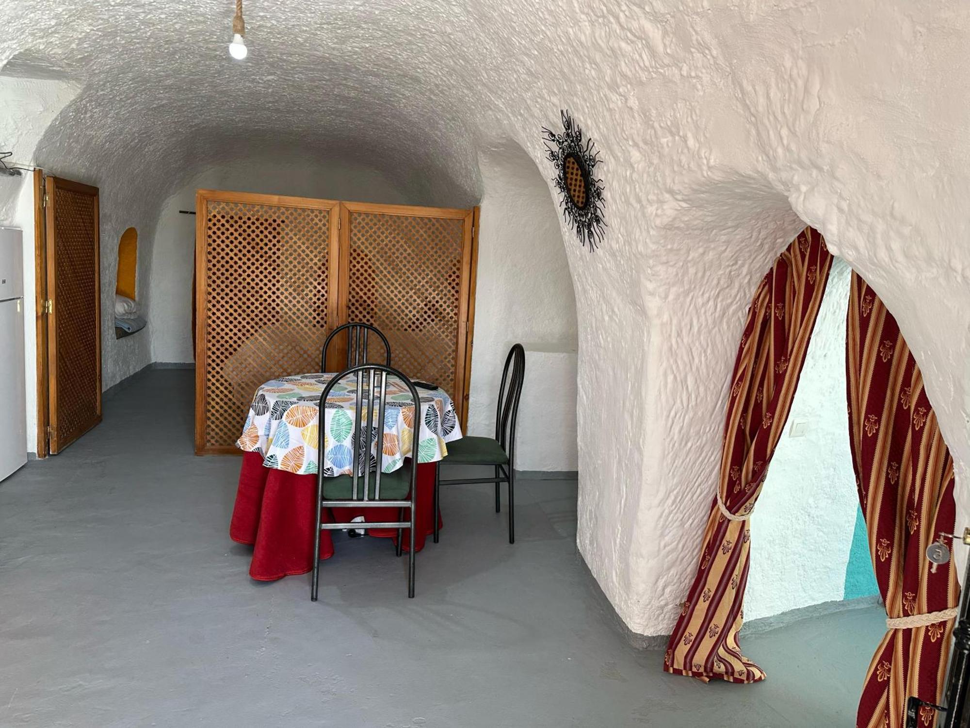 El Aljibete Alojamientos Cuevas Tiana מראה חיצוני תמונה